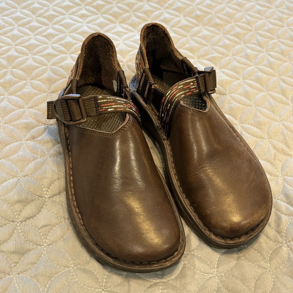 Women’s size 6 Chaco Pedshed leather